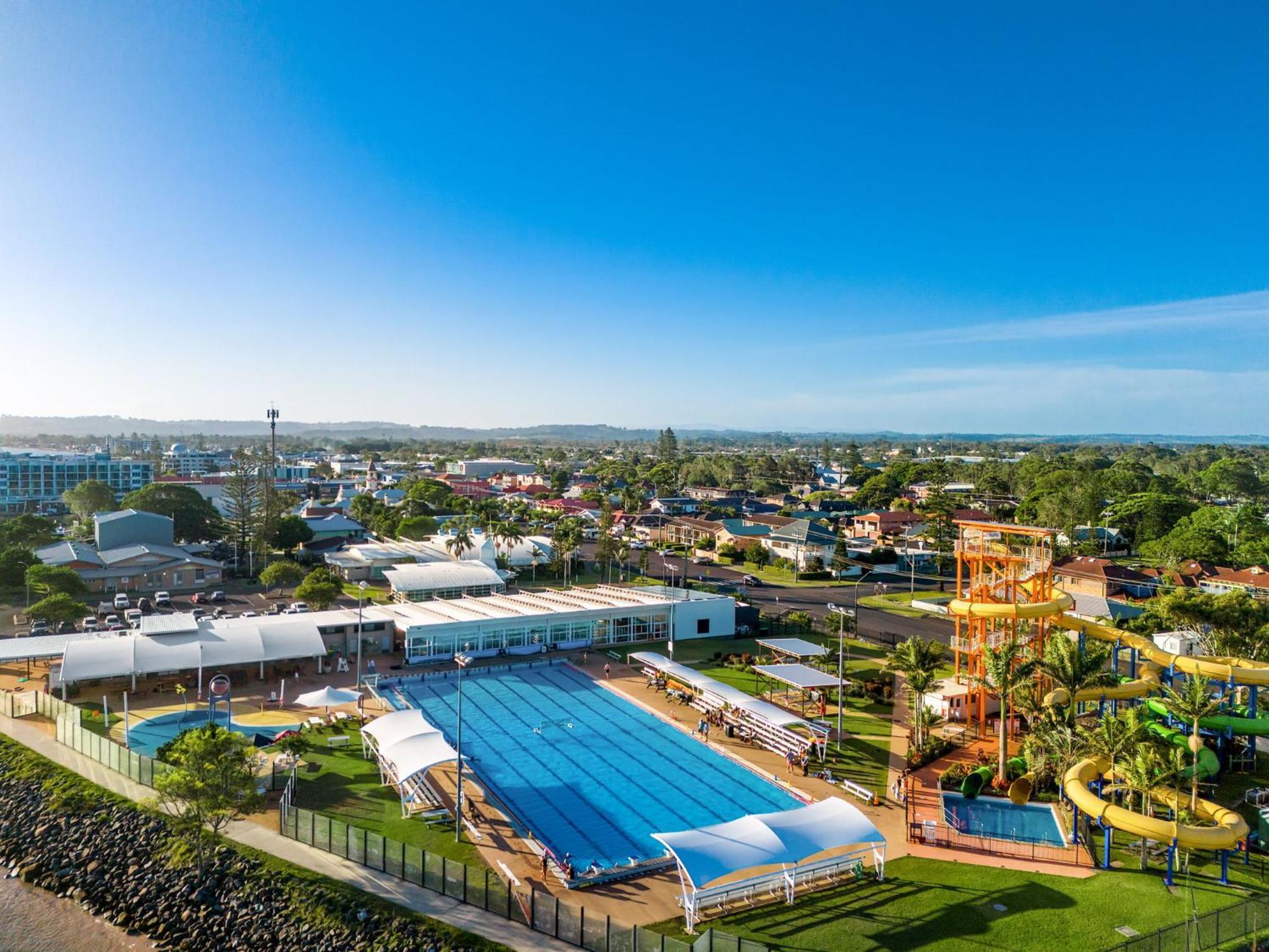 Riverside Holiday Apartments Баллина Экстерьер фото