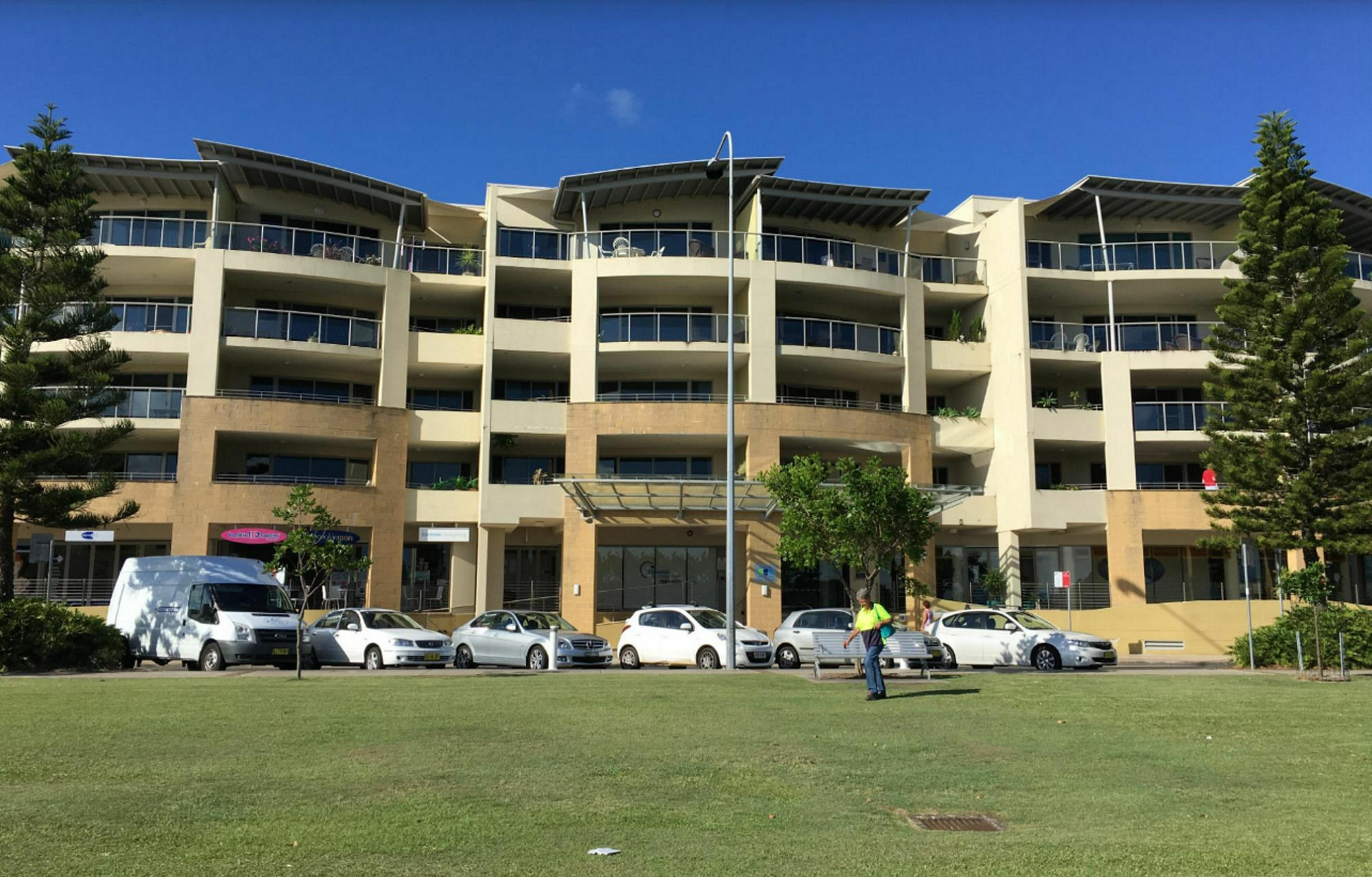 Riverside Holiday Apartments Баллина Экстерьер фото
